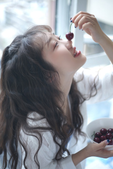 乌鸦嘴妙女郎